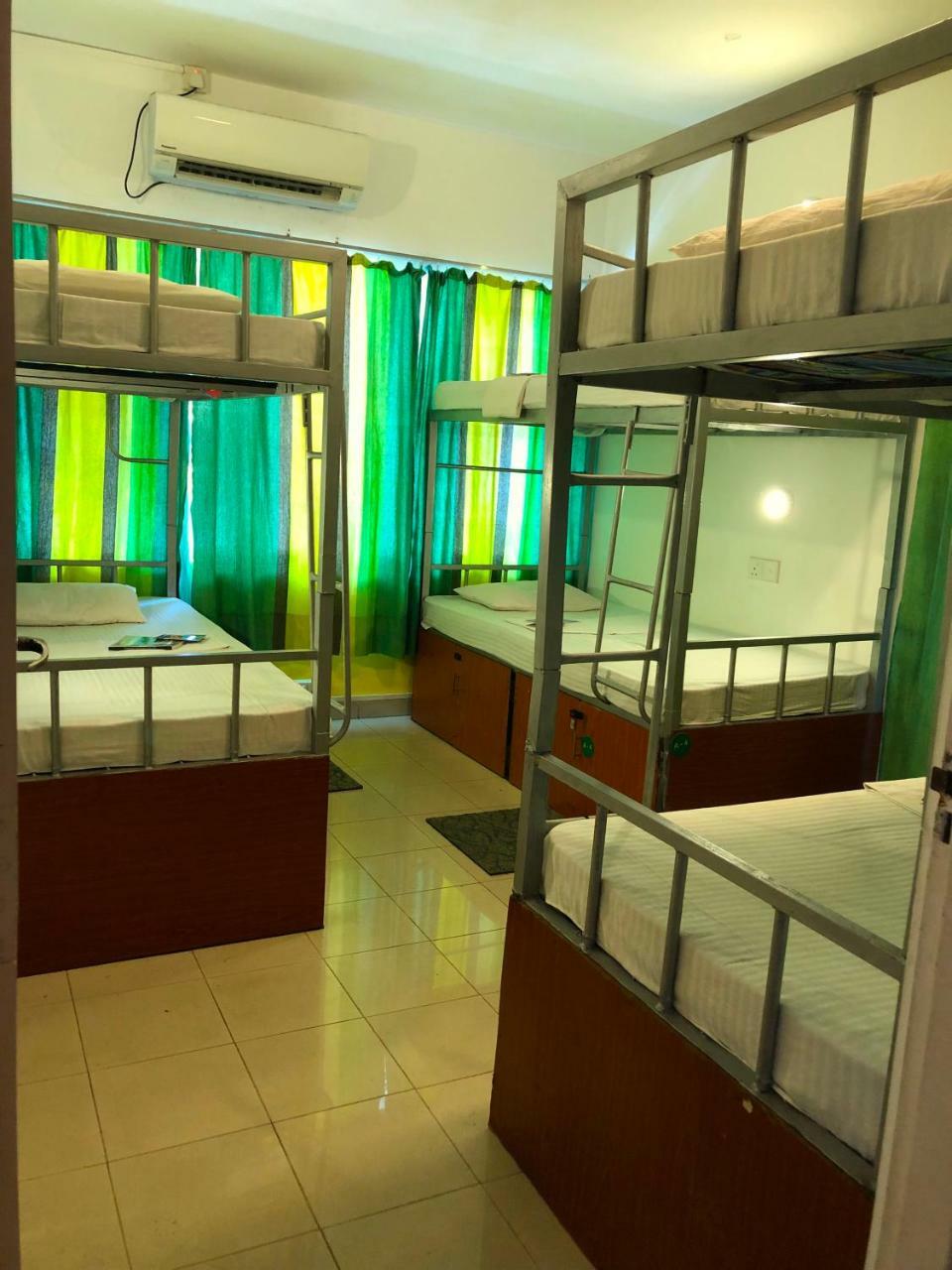 Hostel Republic At Galle Face Kolombo Bagian luar foto